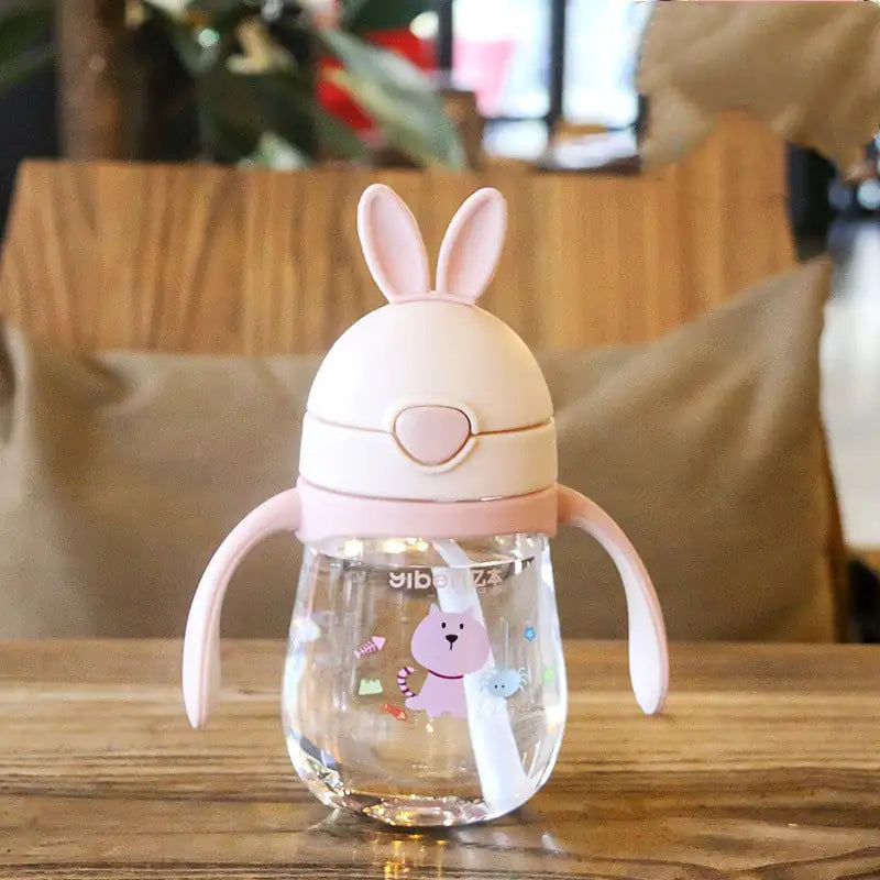 Baby sippy cup with measurement scale